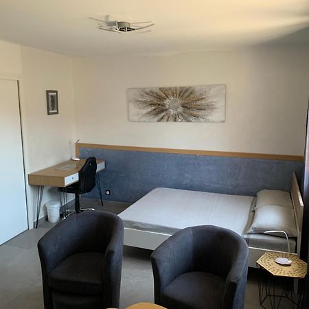 Grand Studio Tres Agreable Avec Bar, Cuisine Et Terrasse Cagnes-sur-Mer Exterior photo