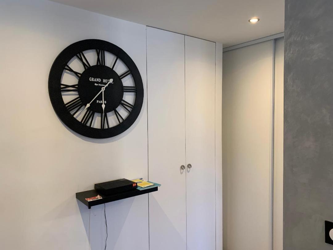Grand Studio Tres Agreable Avec Bar, Cuisine Et Terrasse Cagnes-sur-Mer Exterior photo