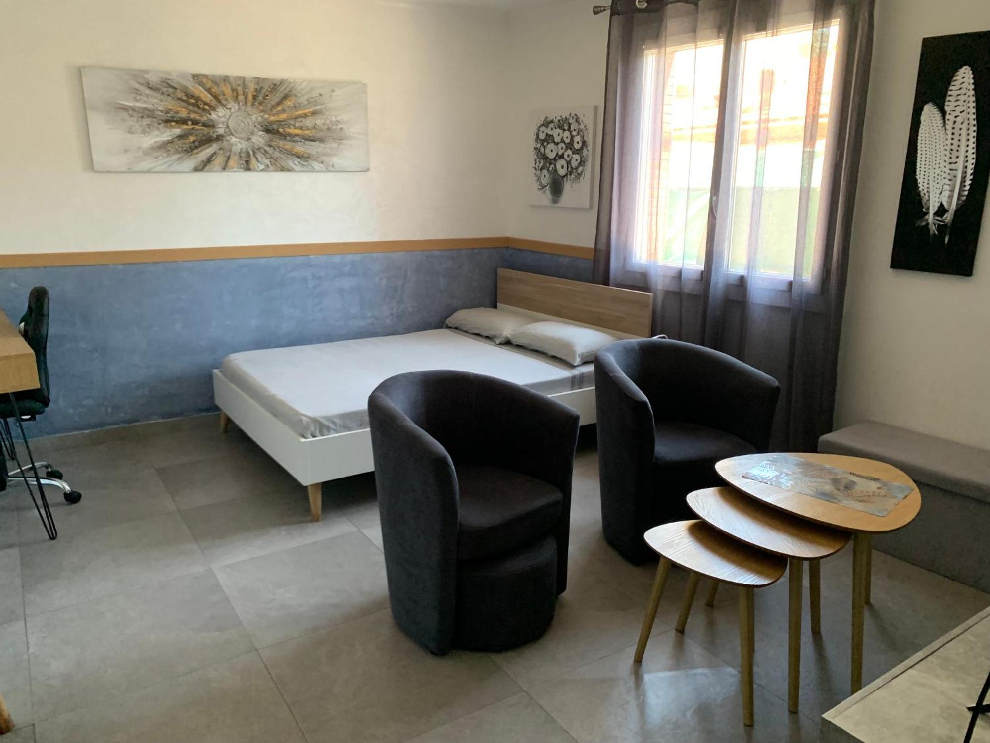Grand Studio Tres Agreable Avec Bar, Cuisine Et Terrasse Cagnes-sur-Mer Exterior photo