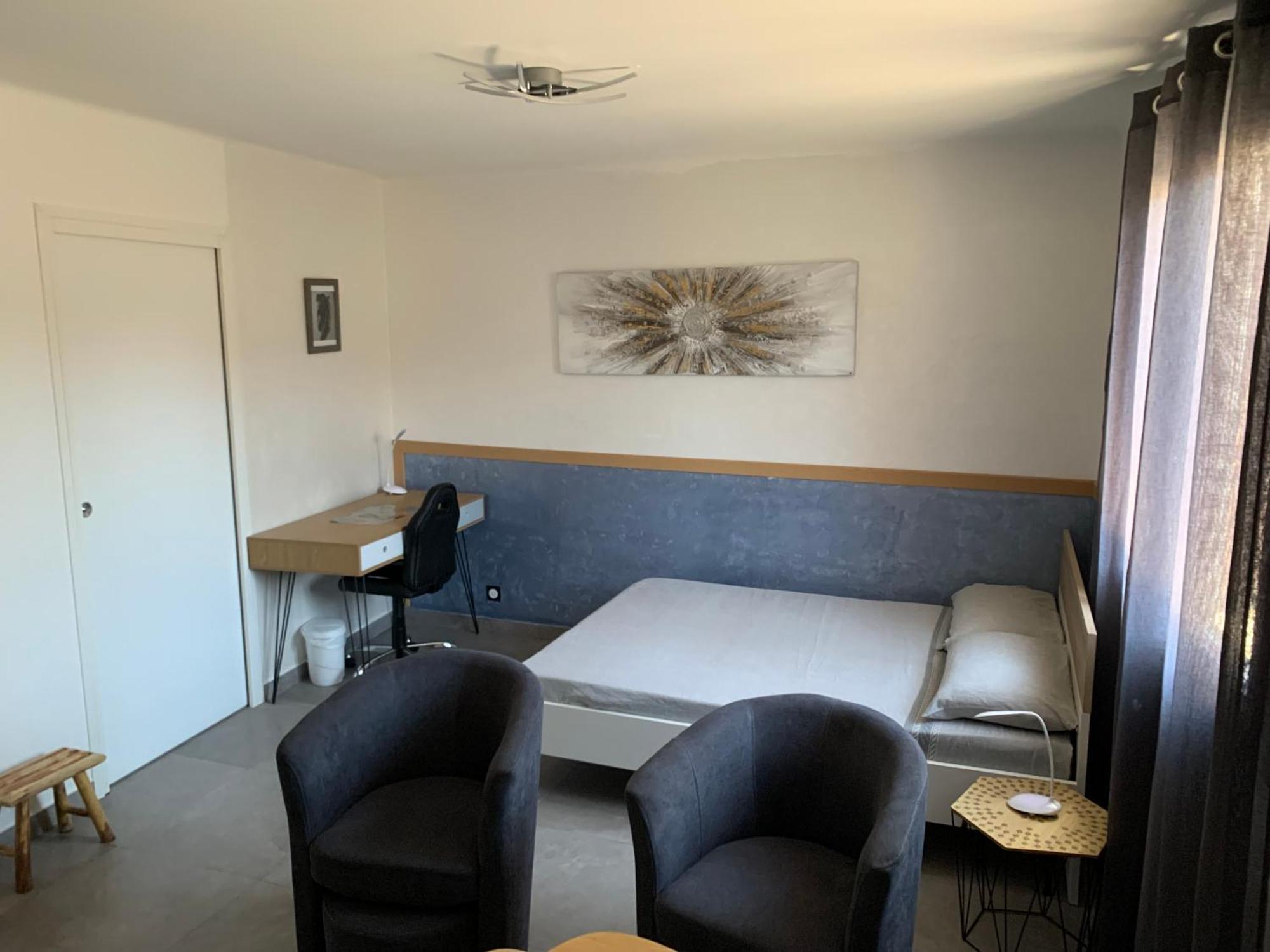 Grand Studio Tres Agreable Avec Bar, Cuisine Et Terrasse Cagnes-sur-Mer Exterior photo